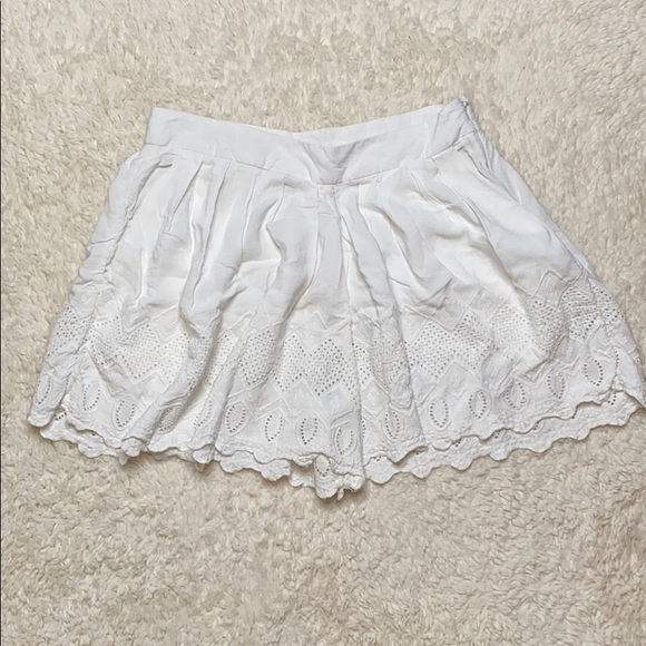 Free People Pants - Free People Size 8 White detailed Flowy Shorts